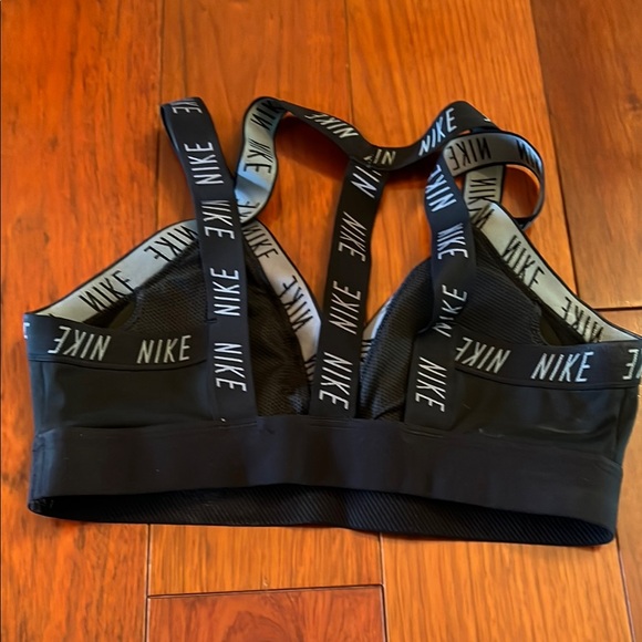 Nike Black Sports Bra with Strappy Design and Compression Fit - Picture 2 of 2